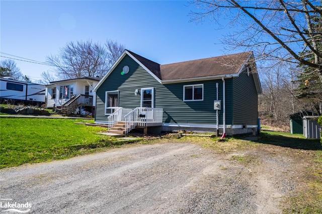4 Meadow St, House detached with 2 bedrooms, 1 bathrooms and 4 parking in Parry Sound ON | Image 12