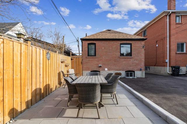 12 Caesar Ave, House detached with 2 bedrooms, 2 bathrooms and 2 parking in Toronto ON | Image 18