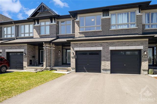816 Chipping Cir, Townhouse with 3 bedrooms, 3 bathrooms and 3 parking in Ottawa ON | Image 2