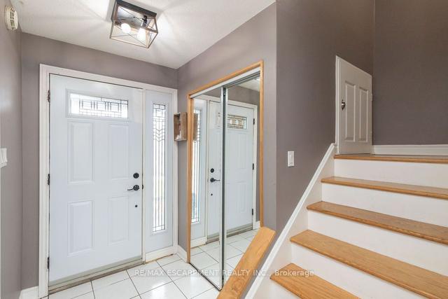7 Hugo Crt, House semidetached with 3 bedrooms, 3 bathrooms and 3 parking in Hamilton ON | Image 16