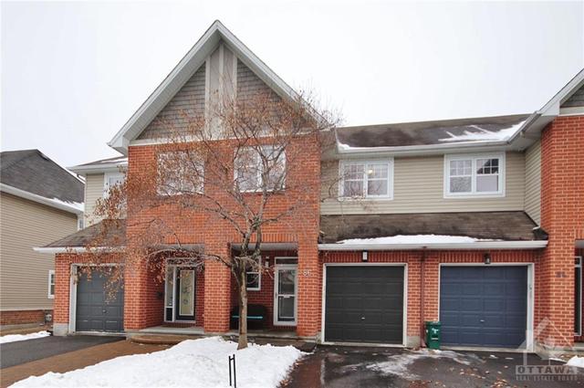 86 Selhurst Ave, Townhouse with 3 bedrooms, 3 bathrooms and 2 parking in Ottawa ON | Image 1
