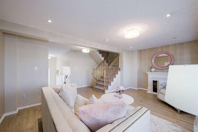 517 Rossland Rd E, House semidetached with 4 bedrooms, 4 bathrooms and 2 parking in Ajax ON | Image 38