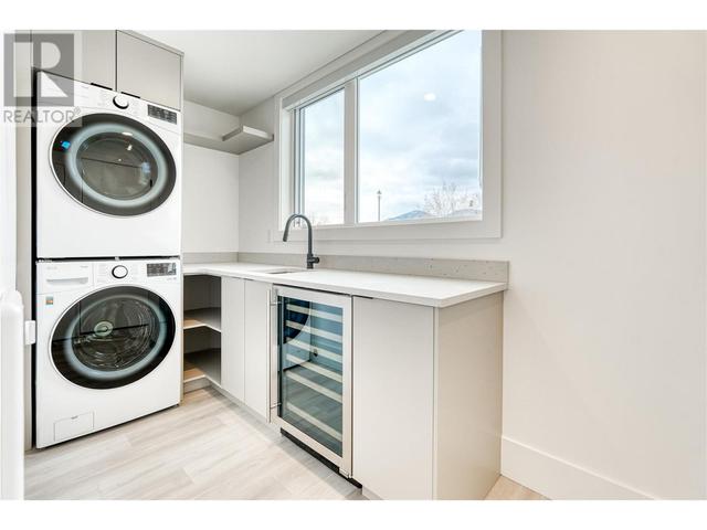3160 Landry Cres, House attached with 4 bedrooms, 3 bathrooms and 1 parking in Summerland BC | Image 13