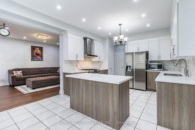 24 Cloverlawn St, House detached with 4 bedrooms, 5 bathrooms and 6 parking in Brampton ON | Image 5