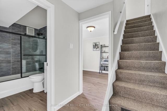 26 Victoria St, House detached with 2 bedrooms, 2 bathrooms and 4 parking in Halton Hills ON | Image 3
