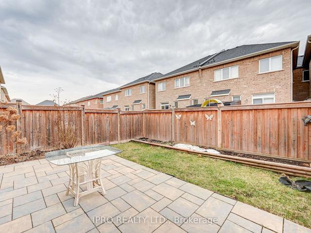 17 Trentonian St, House attached with 4 bedrooms, 3 bathrooms and 3 parking in Brampton ON | Image 33