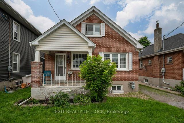 537 Armour Rd, House detached with 2 bedrooms, 3 bathrooms and 1 parking in Peterborough ON | Image 1