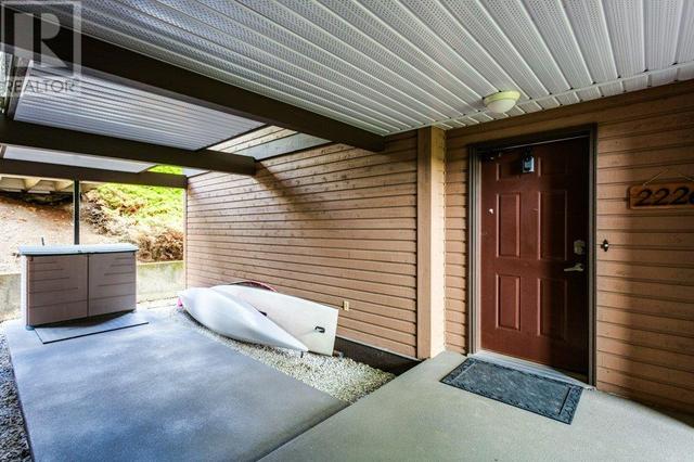 2226 Golf Course Dr, House attached with 2 bedrooms, 2 bathrooms and 2 parking in West Kelowna BC | Image 7