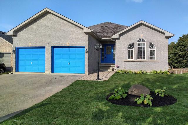 18 Todd Dr, House detached with 2 bedrooms, 3 bathrooms and 4 parking in Barrie ON | Image 1