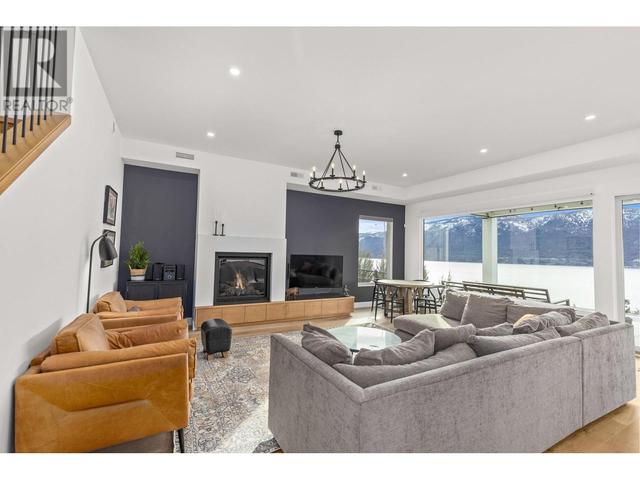 1360 Sixth St, House detached with 4 bedrooms, 2 bathrooms and 2 parking in Lake Country BC | Image 37
