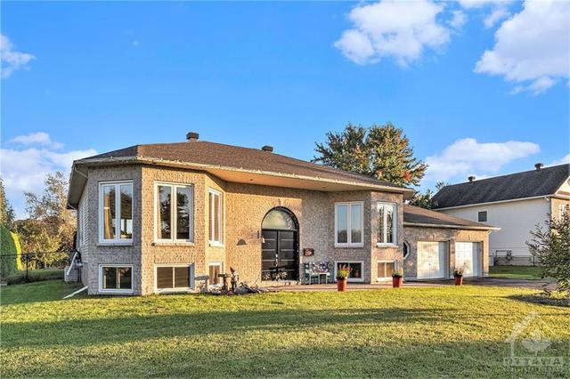 1570 Scottanne Street, House detached with 5 bedrooms, 3 bathrooms and 6 parking in Ottawa ON | Image 1