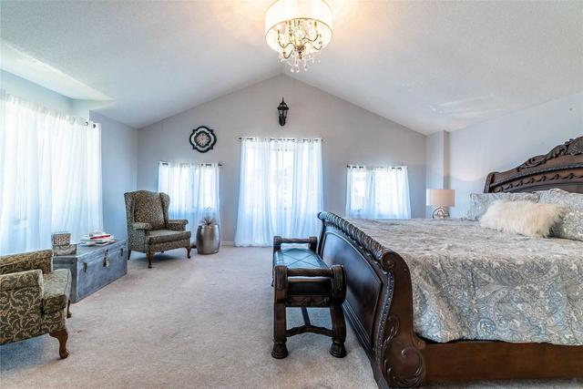 960 Mountcastle Cres, House detached with 3 bedrooms, 4 bathrooms and 6 parking in Pickering ON | Image 2