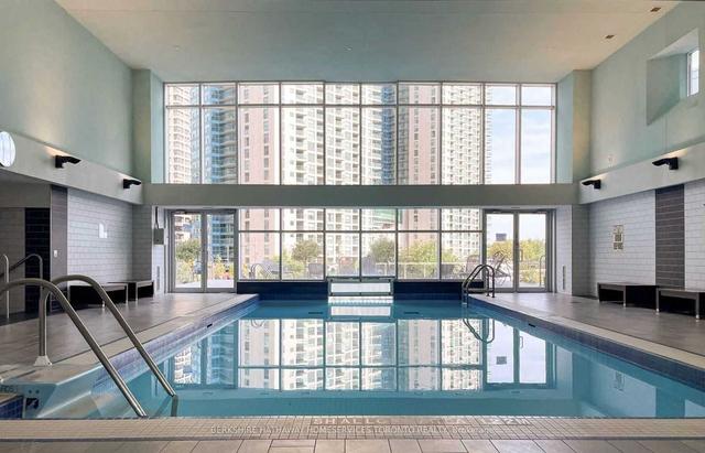 1711 - 218 Queens Quay W, Condo with 2 bedrooms, 2 bathrooms and 1 parking in Toronto ON | Image 5