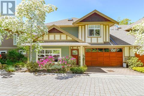 3 3957 South Valley Dr, Saanich, BC, V8Z7Z2 | Card Image