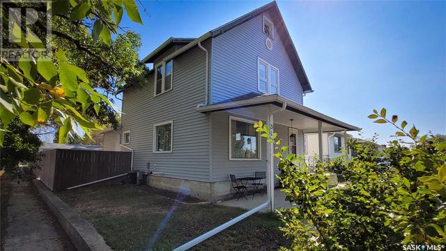 316 Young St, House detached with 5 bedrooms, 3 bathrooms and null parking in Rosetown SK | Image 4