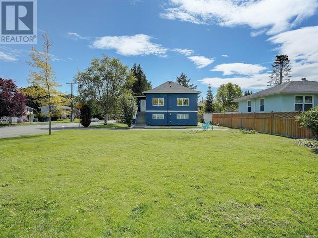 1865 Quamichan St, House detached with 3 bedrooms, 2 bathrooms and 6 parking in Victoria BC | Image 28