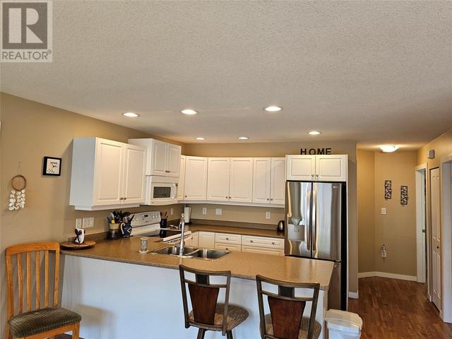 601 - 9th Street Unit# 6, House attached with 2 bedrooms, 2 bathrooms and 1 parking in Keremeos BC | Image 4