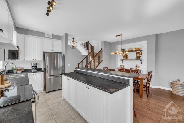 731 Hazelnut Crescent, Townhouse with 3 bedrooms, 3 bathrooms and 3 parking in Ottawa ON | Image 13