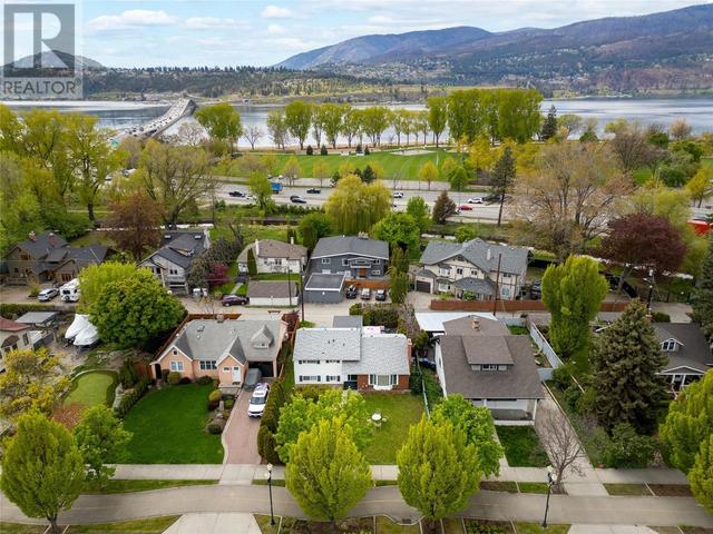 1820 Abbott St, House detached with 4 bedrooms, 2 bathrooms and 4 parking in Kelowna BC | Image 1