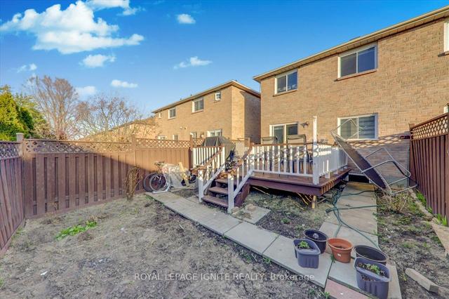 33 Ebby Ave, House semidetached with 3 bedrooms, 4 bathrooms and 3 parking in Brampton ON | Image 32
