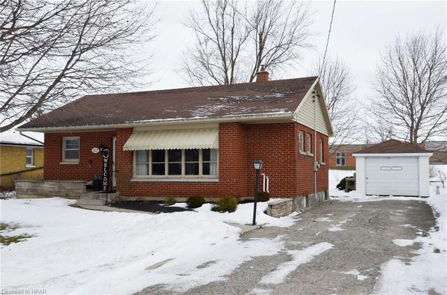 327 Ontario Street, House detached with 3 bedrooms, 1 bathrooms and null parking in Central Huron ON | Image 1