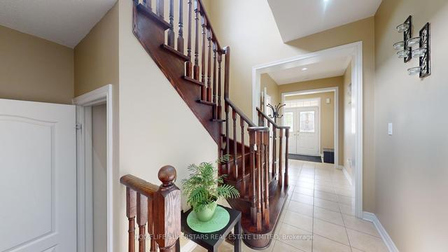 88 Lorenzo Cir, House attached with 4 bedrooms, 3 bathrooms and 3 parking in Brampton ON | Image 37