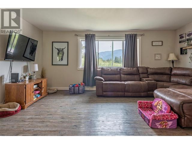 3965 Schubert Rd, House detached with 4 bedrooms, 2 bathrooms and 5 parking in Armstrong BC | Image 5