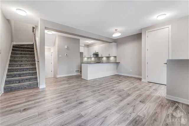 103 Beebalm Cres, Townhouse with 3 bedrooms, 4 bathrooms and 1 parking in Ottawa ON | Image 6