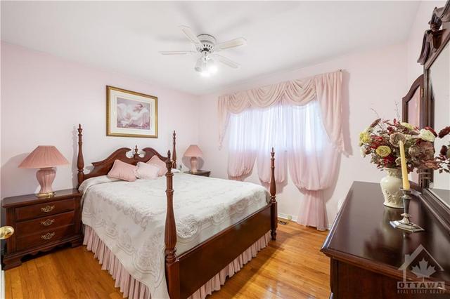 704 Eastfield St, House detached with 3 bedrooms, 2 bathrooms and 4 parking in Ottawa ON | Image 11