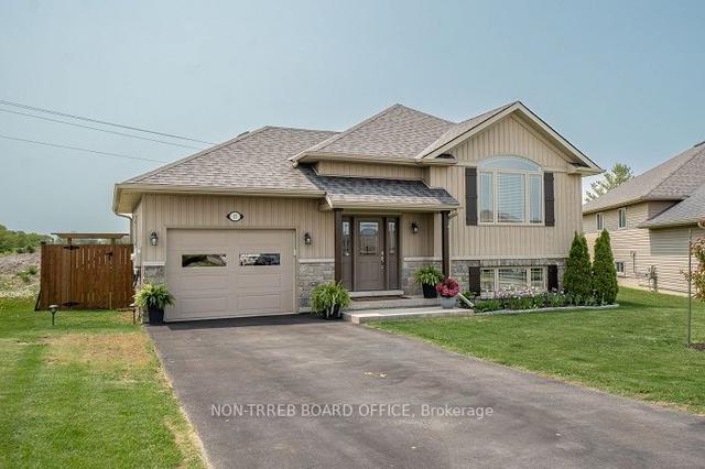 17 Ashwood Cres, House detached with 2 bedrooms, 3 bathrooms and 5 parking in Quinte West ON | Image 1