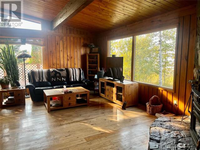 13044 221 Rd, House detached with 4 bedrooms, 3 bathrooms and 1 parking in Peace River D BC | Image 3