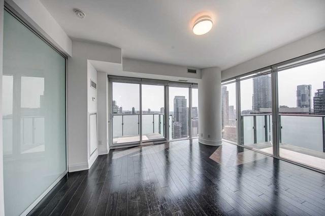 3402 - 1080 Bay St, Condo with 2 bedrooms, 2 bathrooms and 1 parking in Toronto ON | Image 4