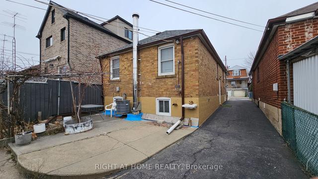 354 Kane Ave, House detached with 2 bedrooms, 2 bathrooms and 5 parking in Toronto ON | Image 11
