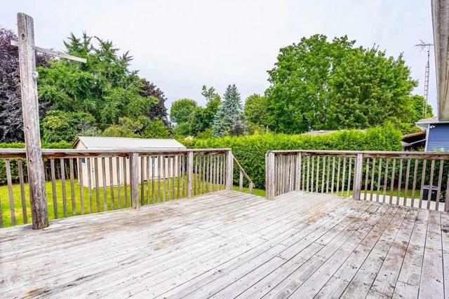 122 Arthur St, House detached with 2 bedrooms, 1 bathrooms and 2 parking in Clarington ON | Image 2