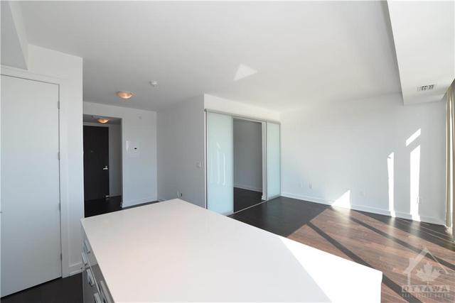 711 - 111 Champagne Ave, Condo with 1 bedrooms, 1 bathrooms and 1 parking in Ottawa ON | Image 7