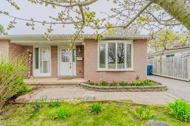 11 Eliot Pl, House semidetached with 5 bedrooms, 2 bathrooms and 4 parking in Guelph ON | Image 1