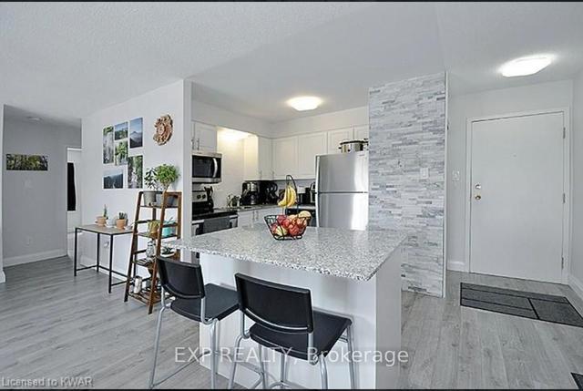 302 - 276 Eiwo Ct, Condo with 2 bedrooms, 1 bathrooms and 1 parking in Waterloo ON | Image 3