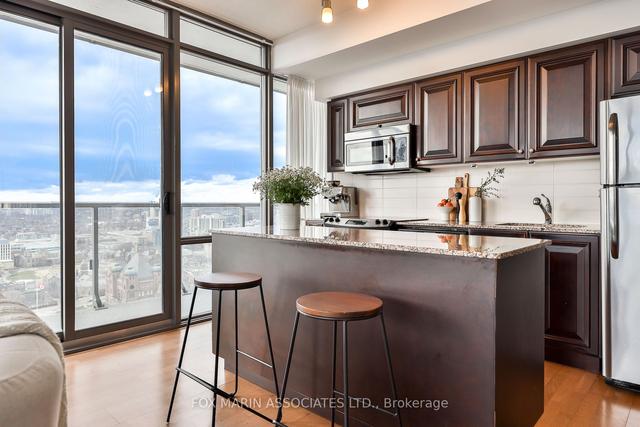 3410 - 832 Bay St, Condo with 3 bedrooms, 2 bathrooms and 1 parking in Toronto ON | Image 7