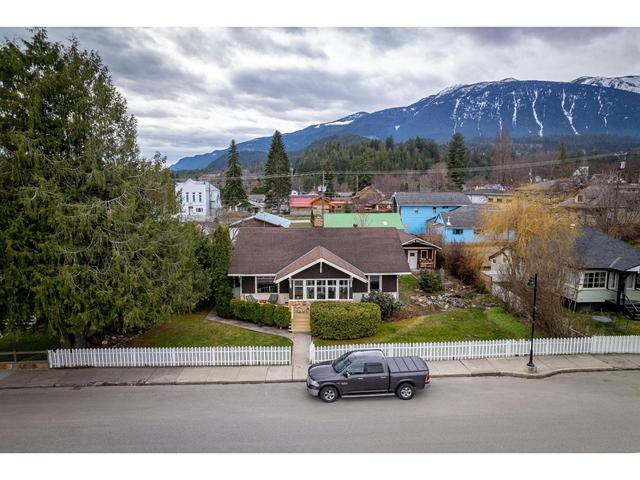 311 Front St, House detached with 3 bedrooms, 2 bathrooms and 4 parking in Kaslo BC | Image 70