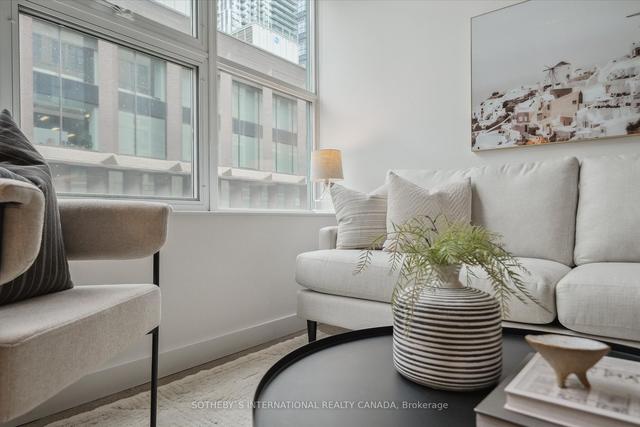 726 - 155 Dalhousie St, Condo with 1 bedrooms, 1 bathrooms and 0 parking in Toronto ON | Image 2