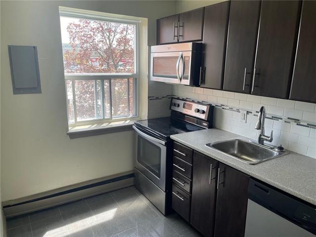 15 - 2 Grant Blvd, Condo with 1 bedrooms, 1 bathrooms and 1 parking in Hamilton ON | Image 3