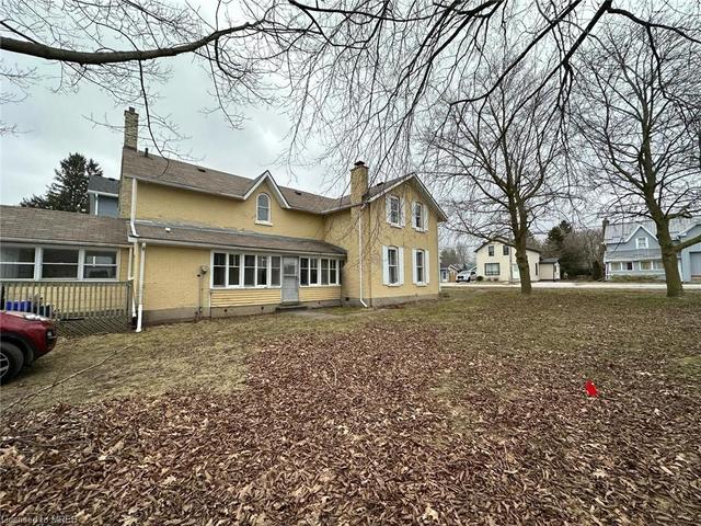 484 Queen Street St, House detached with 6 bedrooms, 2 bathrooms and 3 parking in Kincardine ON | Image 1