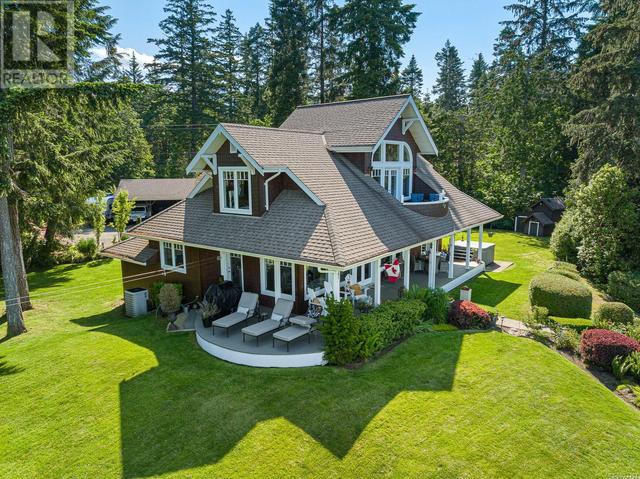 505 Arbutus Bay Rd, House detached with 3 bedrooms, 2 bathrooms and 8 parking in Comox Valley A BC | Image 2