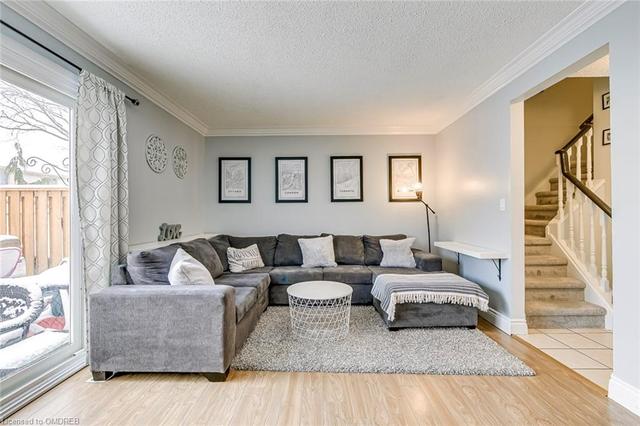 127 - 150 Gateshead Cres, House attached with 3 bedrooms, 1 bathrooms and 127 parking in Hamilton ON | Image 6