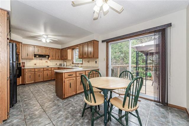 24 Bridlewood Dr, House detached with 3 bedrooms, 2 bathrooms and 4 parking in Guelph ON | Image 2