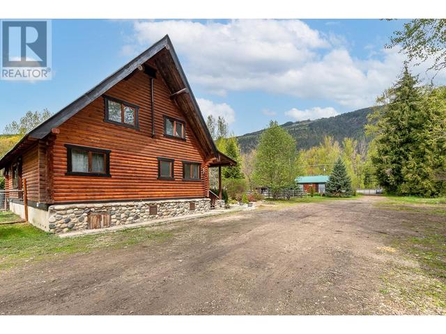 2370 Trans Canada Highway, House detached with 2 bedrooms, 1 bathrooms and 20 parking in Columbia Shuswap E BC | Image 69
