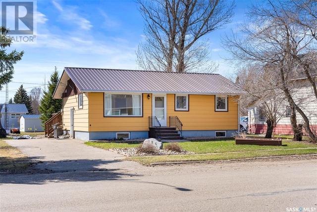 126 2nd Avenue E, House detached with 3 bedrooms, 1 bathrooms and null parking in Montmartre SK | Image 1