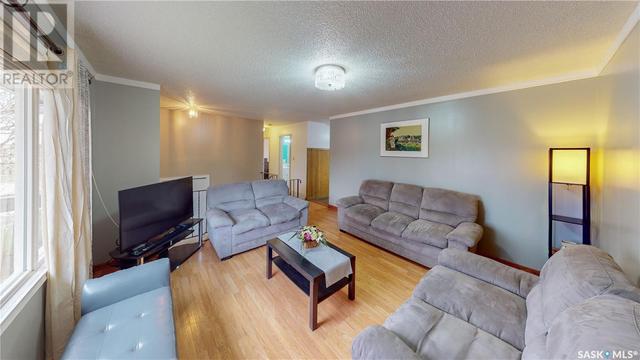 758 Sweeney St, House detached with 4 bedrooms, 2 bathrooms and null parking in Regina SK | Image 5