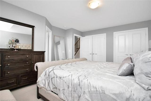 1061 Eagletrace Dr, Townhouse with 3 bedrooms, 3 bathrooms and 4 parking in London ON | Image 14