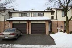104 Foster Cres, Townhouse with 3 bedrooms, 3 bathrooms and 1 parking in Brampton ON | Image 1